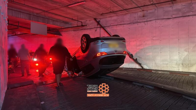 הרכב ההפוך בזירת התאונה. צילום: איחוד הצלה
