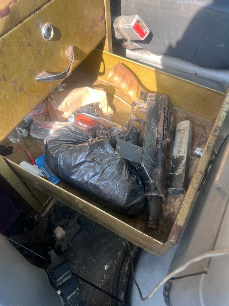 אמצעי הלחימה שאיתרו הגננים. צילום: דוברות המשטרה