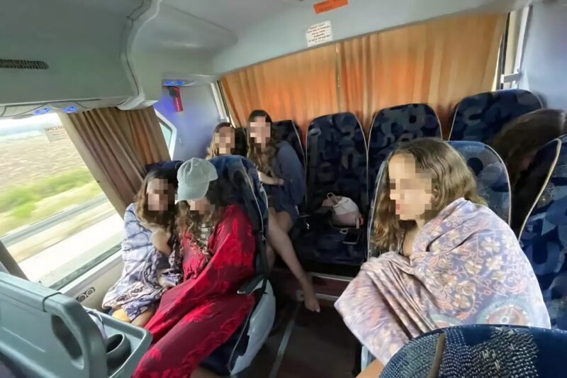 הנערות המכוסות באוטובוס. שימשו לפי סעיף 27א'