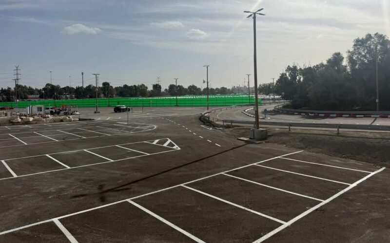 מאות חניות בחינם ברכבת. צילום: שמואל דוד