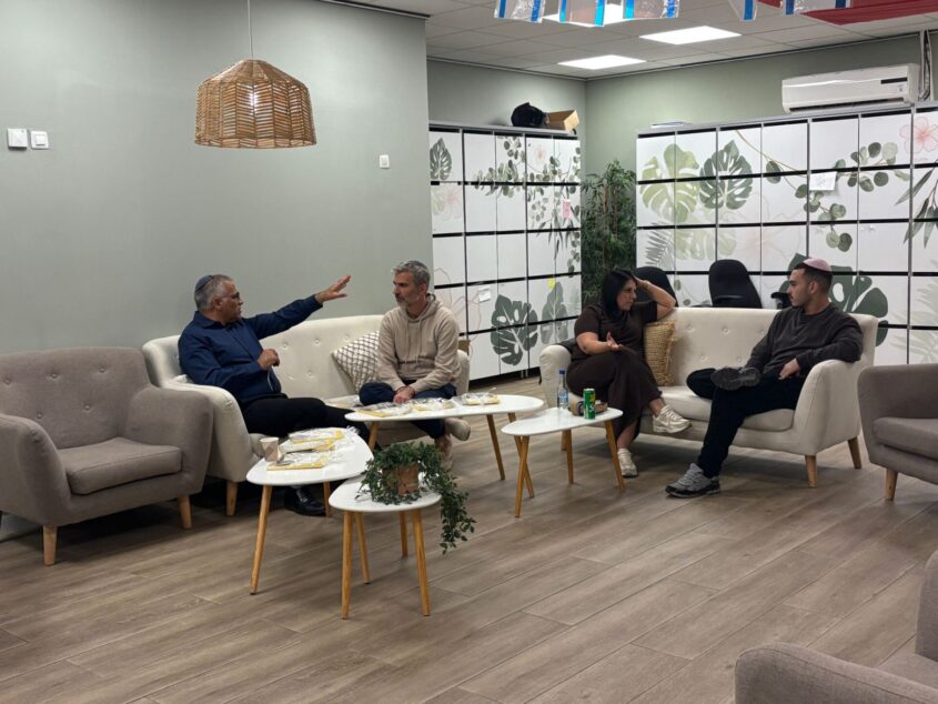 מפגש תלמידים עם מנכ"ל הנמל. צילום: דוברות אמית