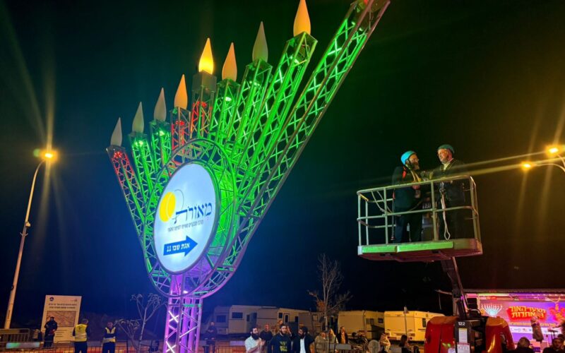 החנוכייה בכיכר האורות. צילום: אורי קריספין