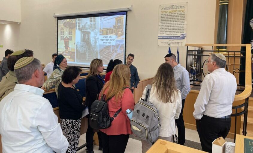 ישיבת אמית יגל. צילום: אדיר דביר פרץ