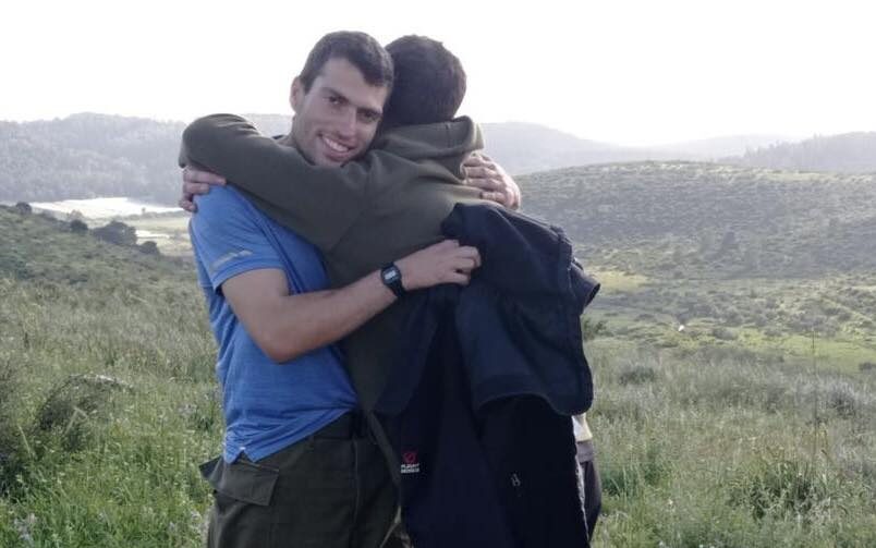 האחים - חן ז"ל וש'. צילום מעמוד הפייסבוק של חילי טרופר