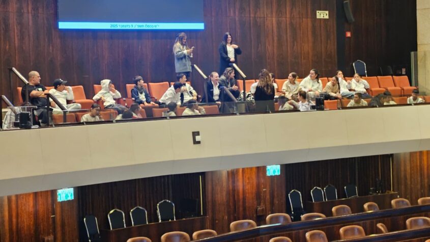 תלמידי אהוד מנור בסיור בכנסת