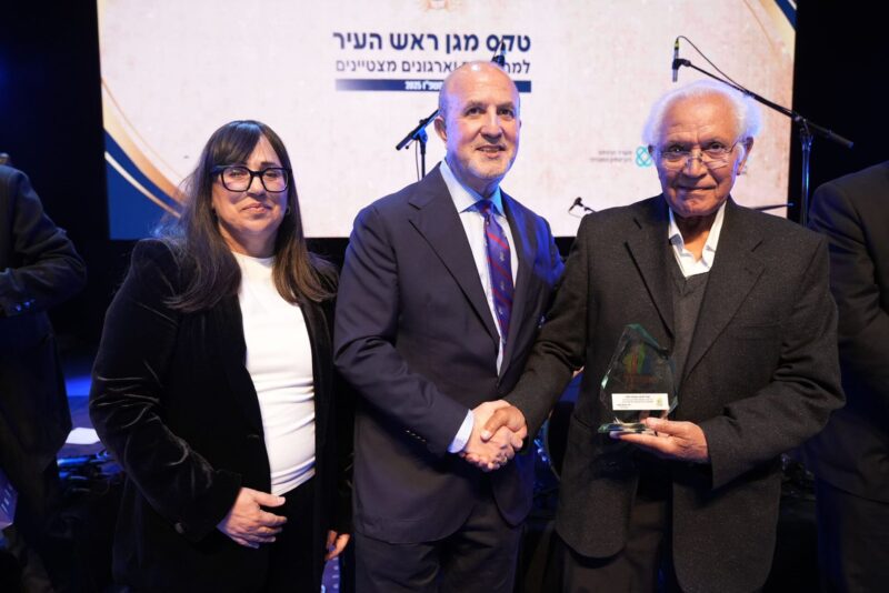 השופט בדימוס שמואל חמדני בטקס חלוקת מגן ראש העיר למתנדבים. צילום: תומר שונם הלוי