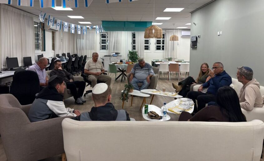 מפגש תלמידים עם מנכ"ל הנמל. צילום: דוברות אמית