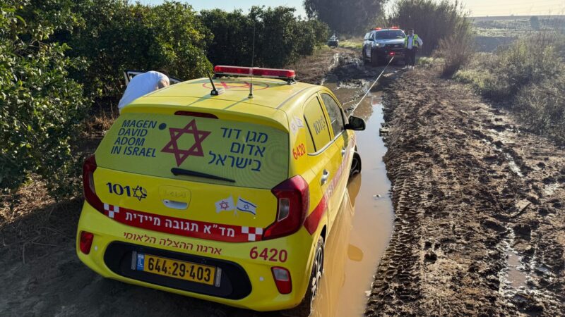 רכבי זק"א מסייעים בחילוץ רכבי החירום. צילום: זק"א