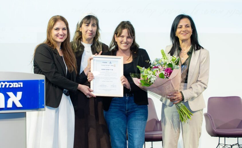 מימין לשמאל:פרופ' יפעת ביטון, עמית סוסנה, ד"ר אתי גרובגלד ופרופ' פנינית רוסו נצר. צילום: שלומי אבוטבול