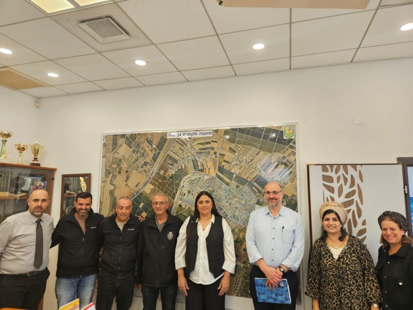מנהל החינוך הממלכתי דתי במשרד החינוך בביקור בגן יבנה