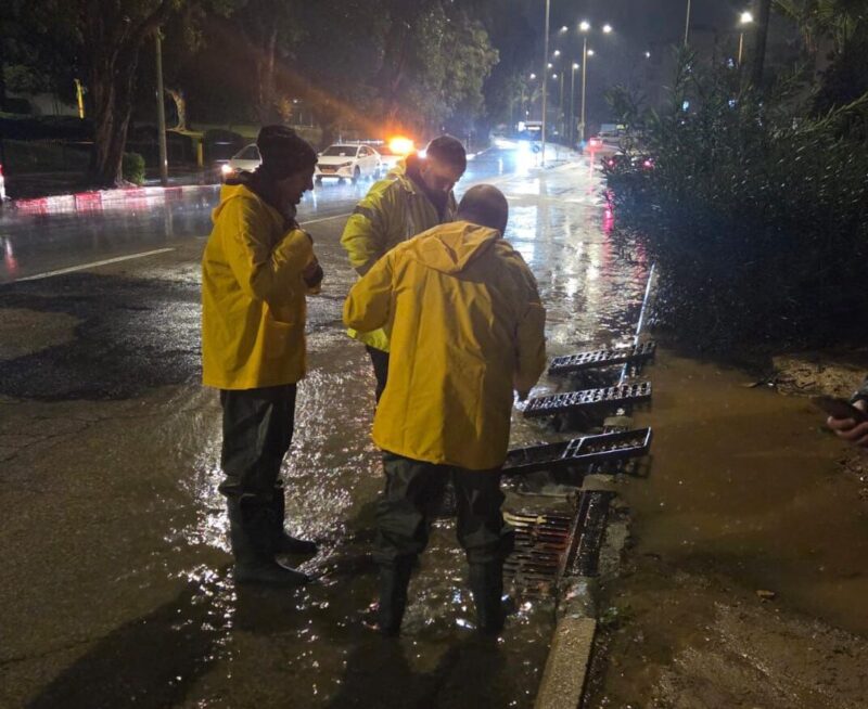 נערכים לסערה באשדוד. צילום ארכיון