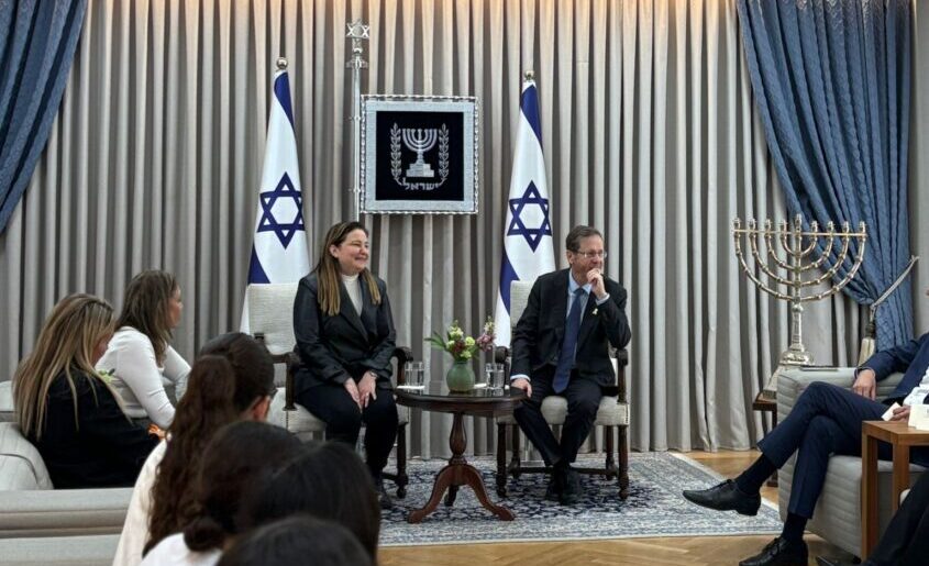 מפגש תלמידים מאשדוד עם נשיא המדינה. צילום: בית הנשיא