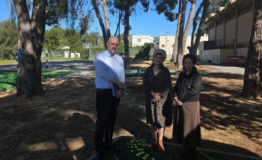 מנהל החינוך הממלכתי דתי במשרד החינוך בביקור בגן יבנה