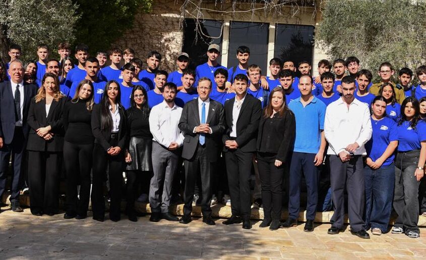 תלמידי אורט נעמי שמר בבית הנשיא