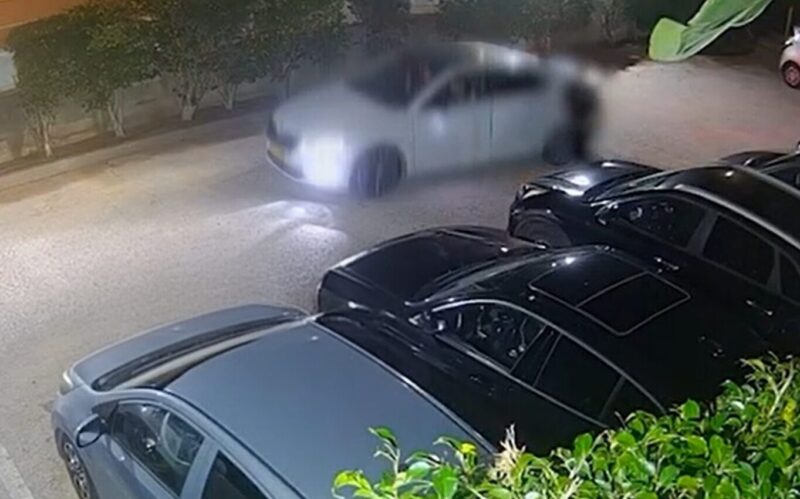 תיעוד של גניבת רכב. צילום: דוברות המשטרה