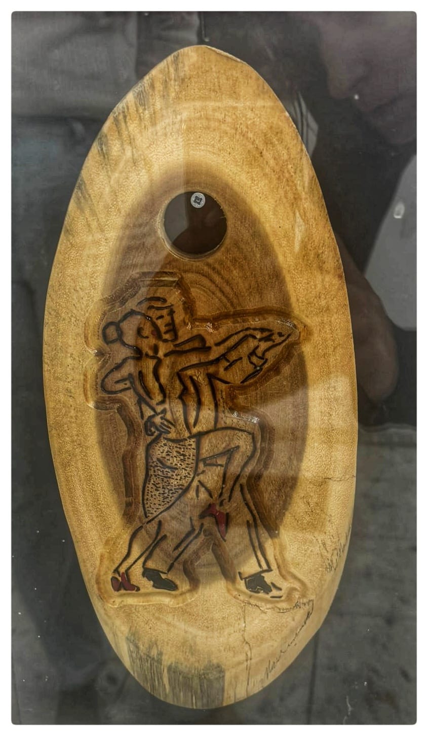 פסל עץ של צביקה לבקוביץ