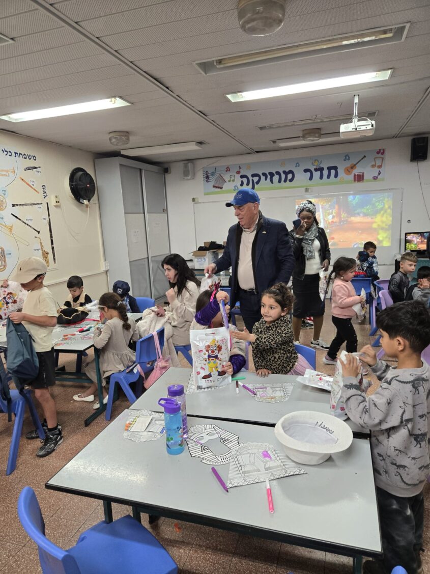 חלוקת משלוחי מנות באסותא