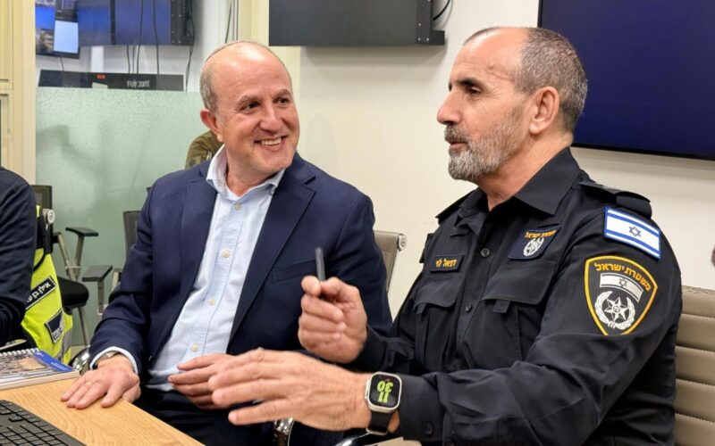 מפכ"ל המשטרה וראש עיריית אשדוד. צילום: שמואל דוד