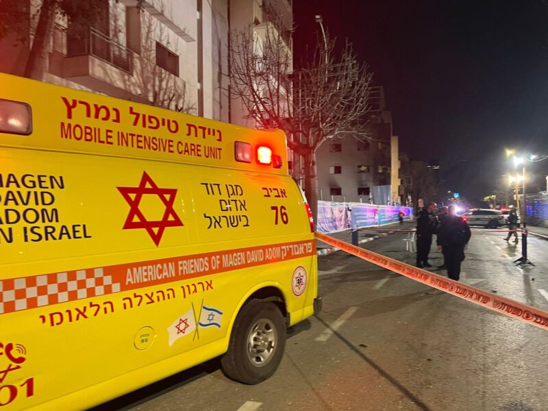 זירת נפילה אמש בתל אביב. צילום: מד"א
