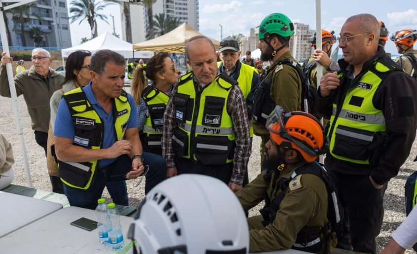 תרגיל נפילה בשטח בנוי. צילום: לירון מולדובן