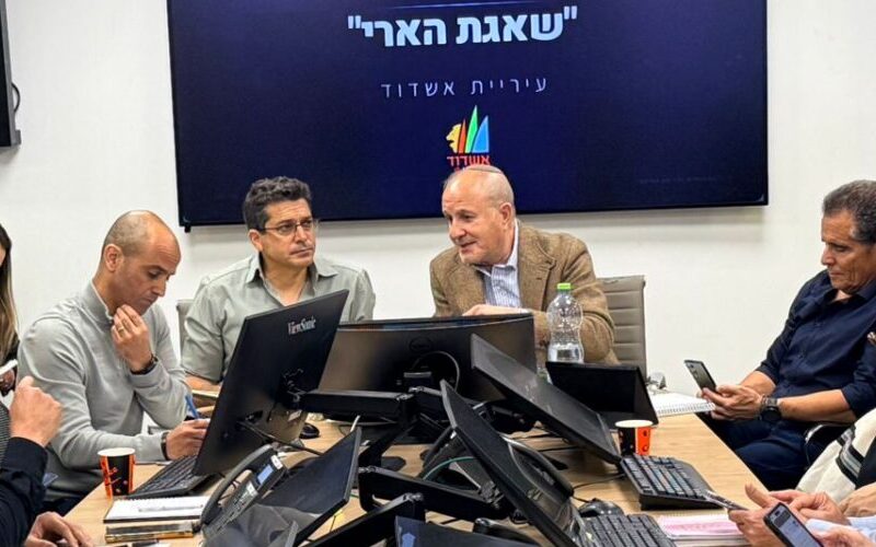 השר שיקלי בהערכת מצב בעירייה