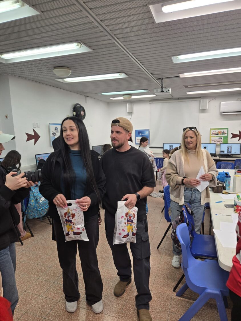 חלוקת משלוחי מנות באסותא
