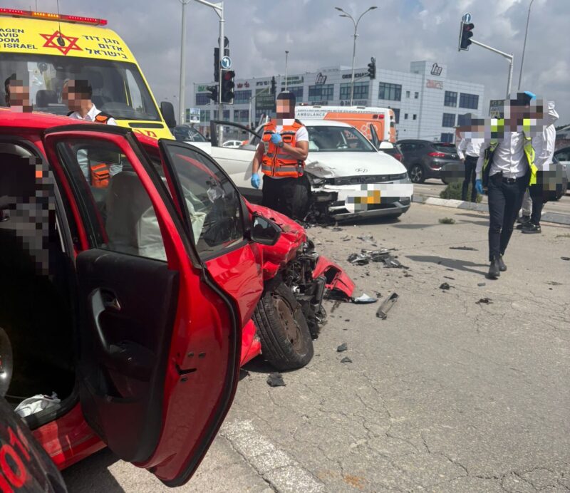 זירת התאונה בשד' בני ברית. צילום: כב"ה