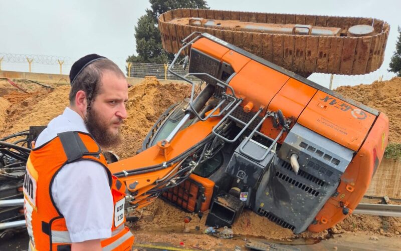 זירת התאונה ליד בני דרום. צילום: איחוד הצלה