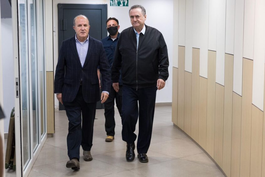 השר כ"ץ בעיריית אשדוד. צילום: לירון מולדובן
