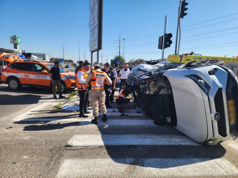 זירת התאונה ליד בני דרום. צילום: איחוד הצלה