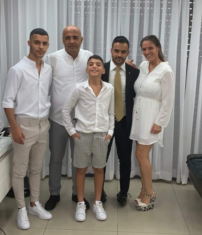 משפחת גמזו, אילי ז"ל בצד שמאל