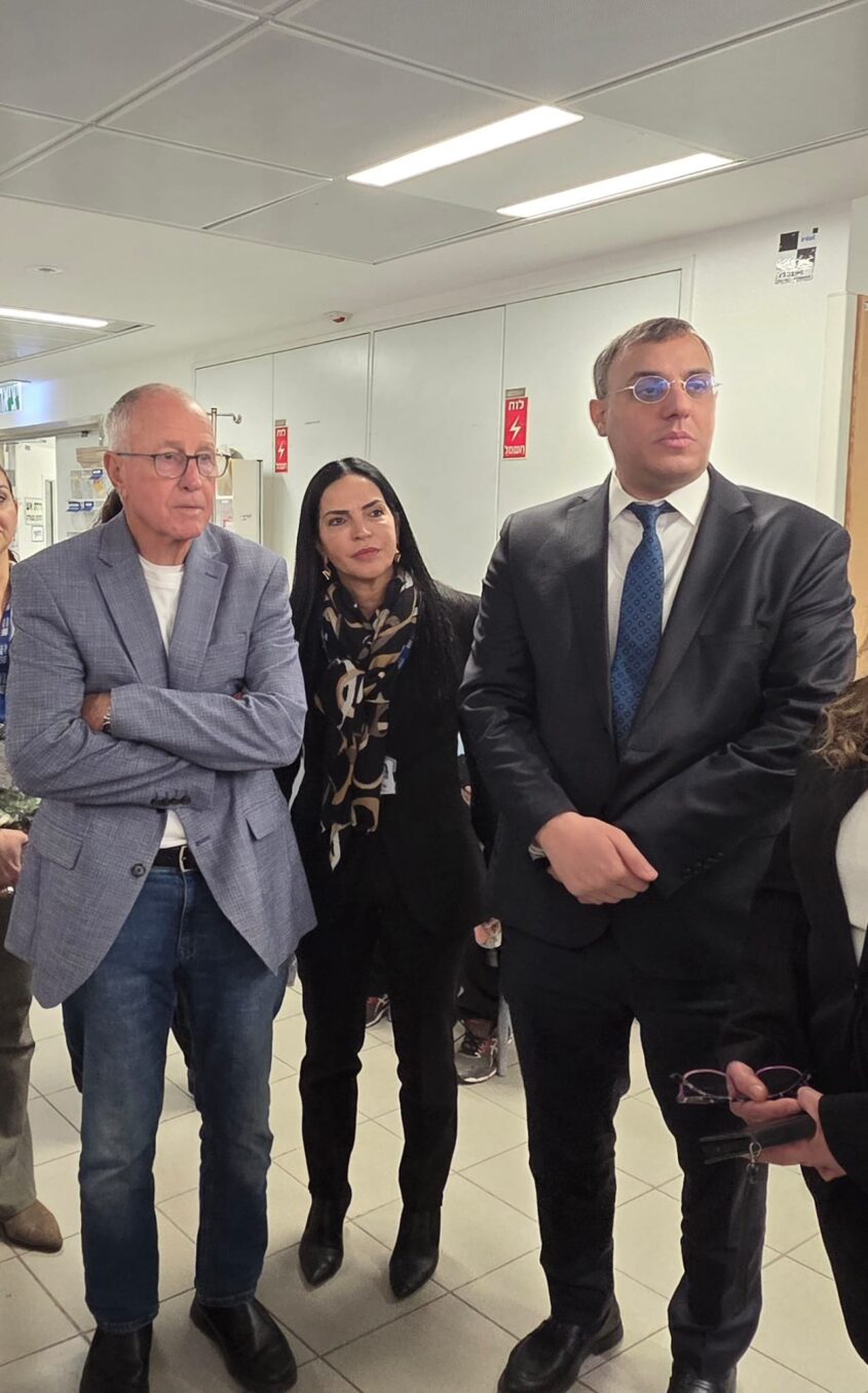 ח"כ יוני מישרקי, ד"ר גלית קאופמן ורן סער. צילום: דוברות אסותא אשדוד
