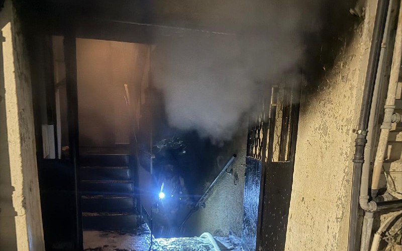 שריפה ברחוב שועלי שמשון. צילום: כב"ה
