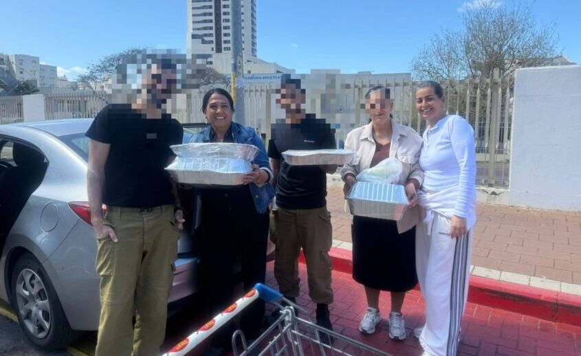 תומכות החינוך מנוף ים אשדוד במחווה לחיילים