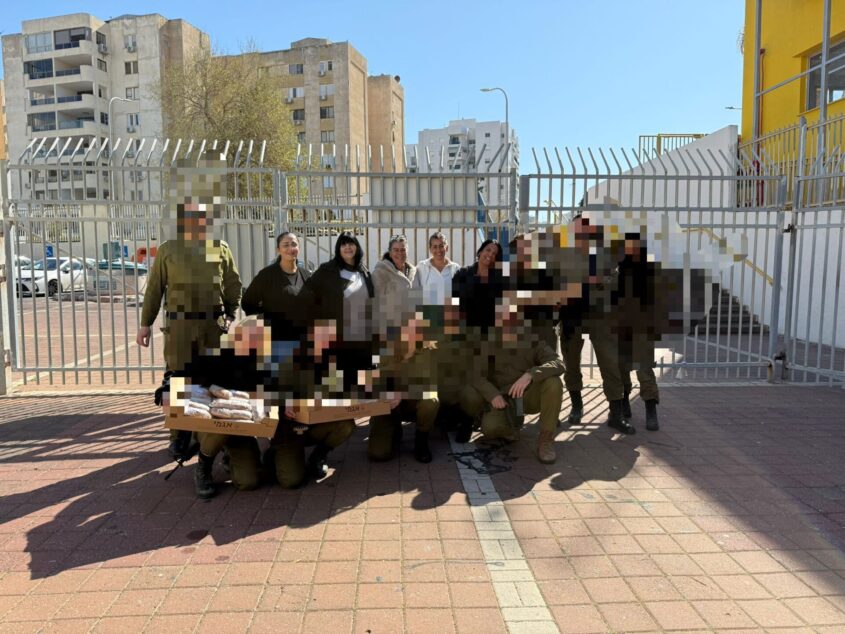 תומכות החינוך מנוף ים אשדוד במחווה לחיילים
