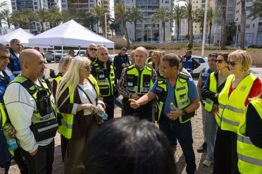 תרגיל נפילה בשטח בנוי. צילום: לירון מולדובן