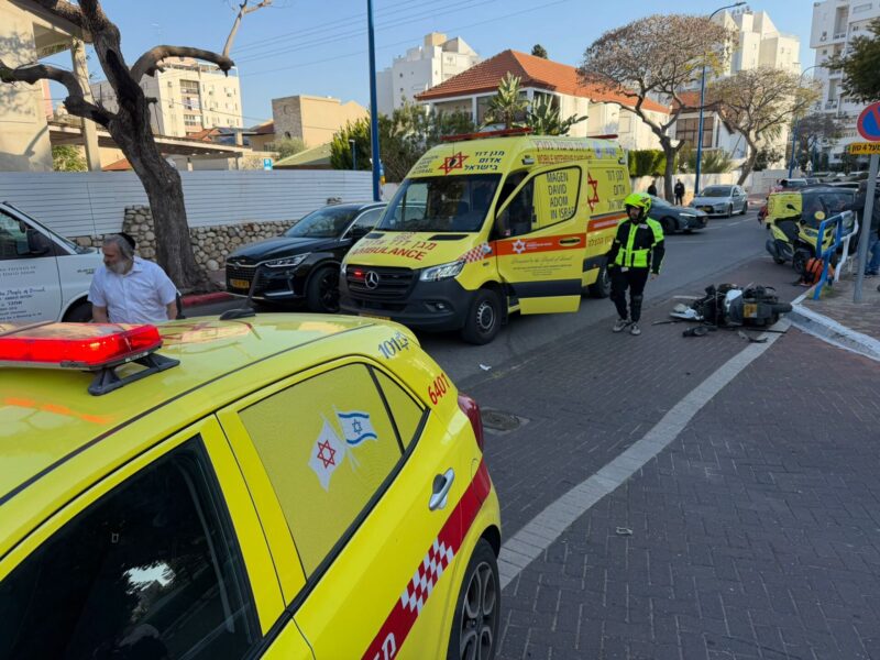 זירת התאונה ברחוב ביאליק. צילום: מד"א