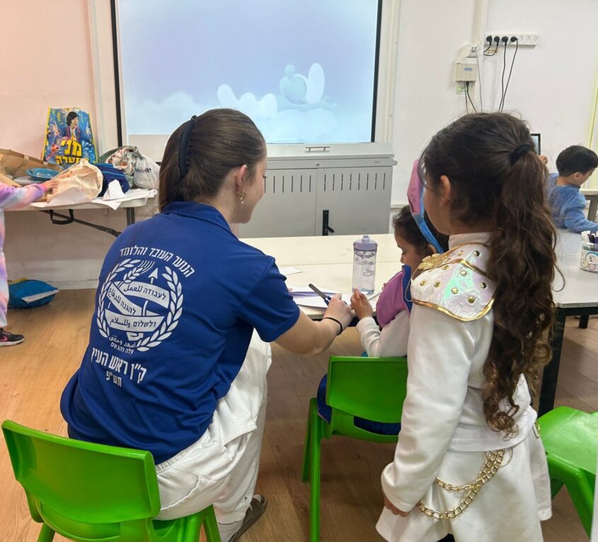 שמרטפיות הנוער העובד והלומד. צילום: הנוער העובד והלומד
