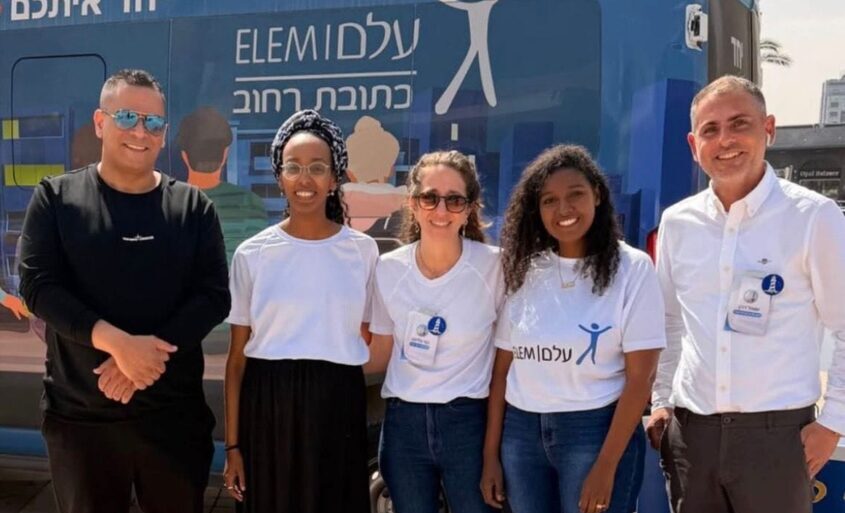 צוות בני הנוער, יחד עם שאול דהן ואופיר לסרי