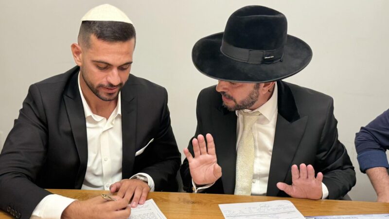 הרב שמעון לוגסי יחד עם ניב ז"ל