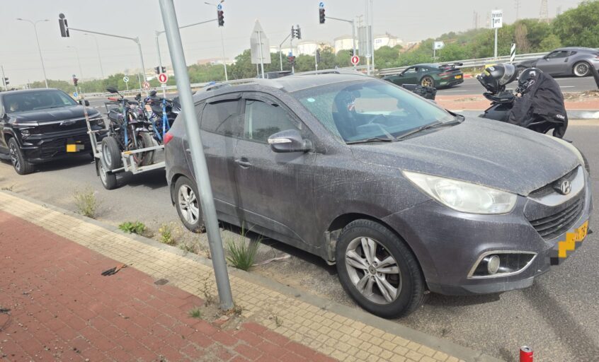 מעצר רוכב אופנוע. צילום: דוברות המשטרה