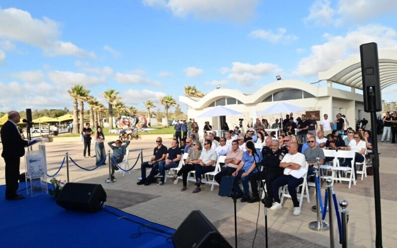 טקס הענקת דגל כחול. צילום: אורי קריספין