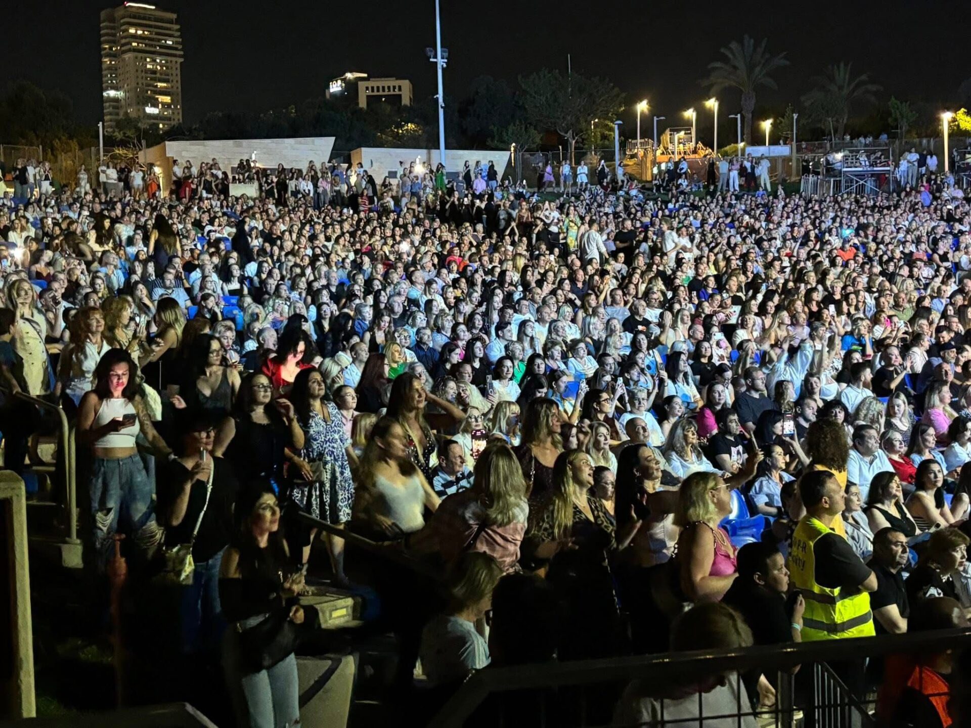 הקהל הרב במופע הפתיחה של מרידיאנו. צילום: לירון מולדובן