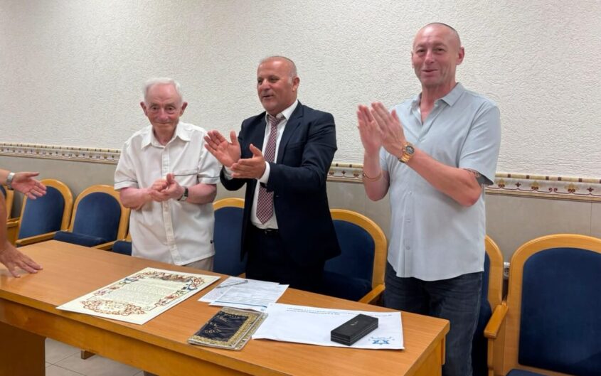 אלכס, הרב אהרון, והחתן יורי. צילום: פרטי