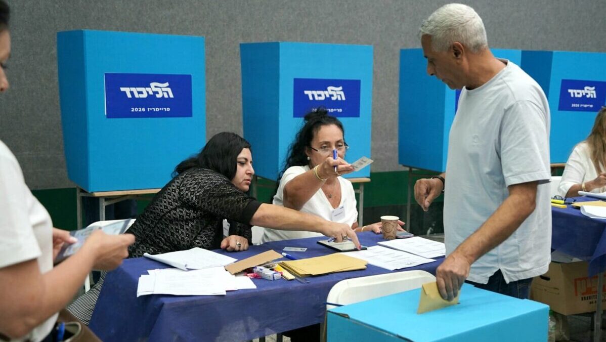 הצבעה בקלפי הפריימריז באשדוד. צילום: טוביה סגל