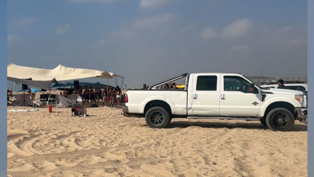 מסיבת הטבע בחוף הים באשדוד. צילום: דוברות המשטרה