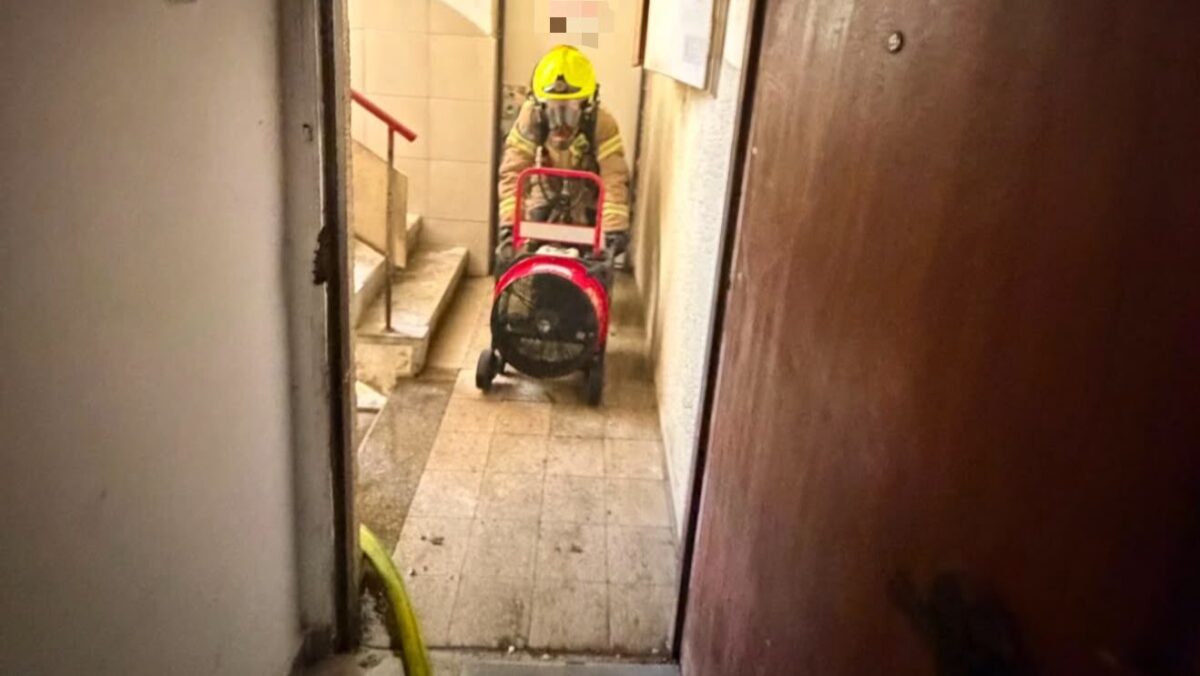 זירת השריפה ברחוב מקלנבורג. צילום: כב"ה