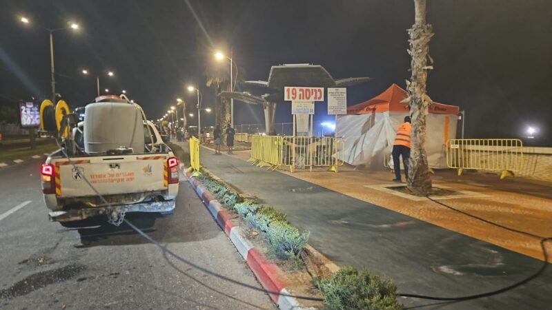 ניקיון לאחר הפסטיבל. צילום: שמואל דוד