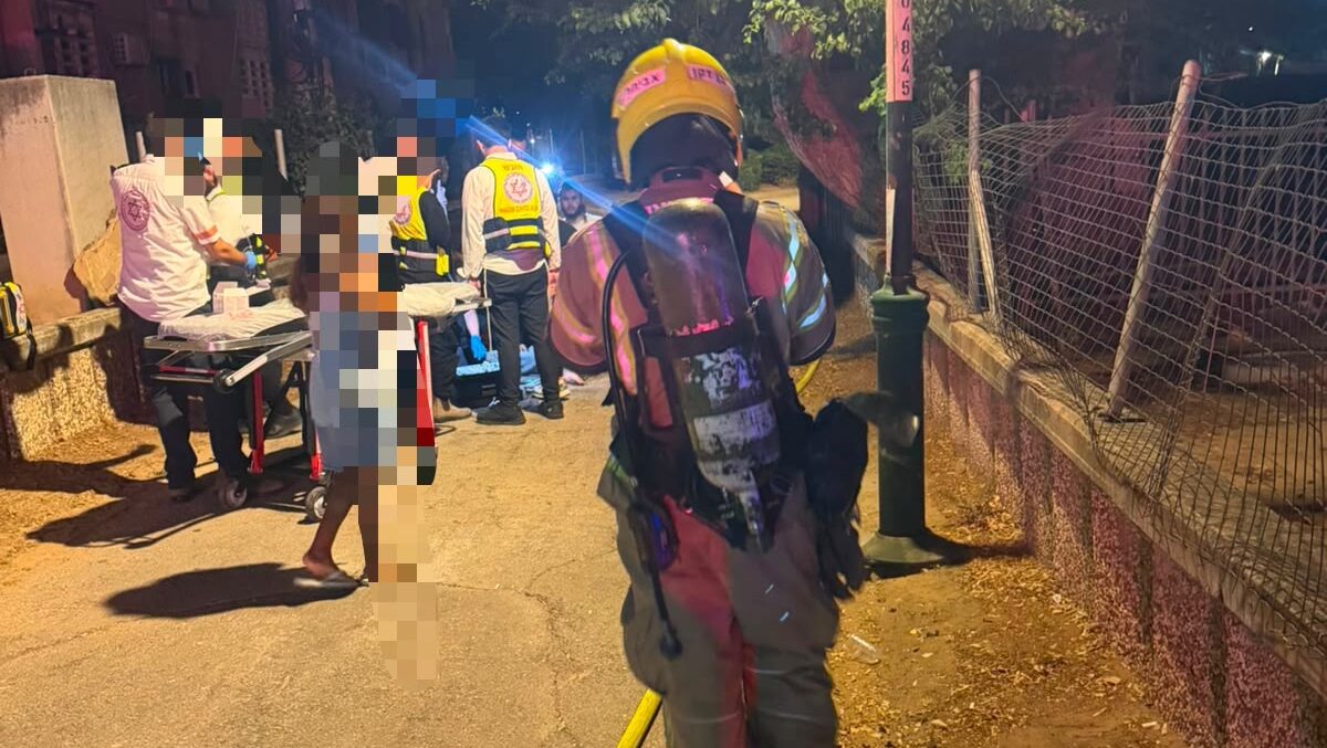 זירת השריפה ברחוב הפלמ"ח. צילום: כב"ה