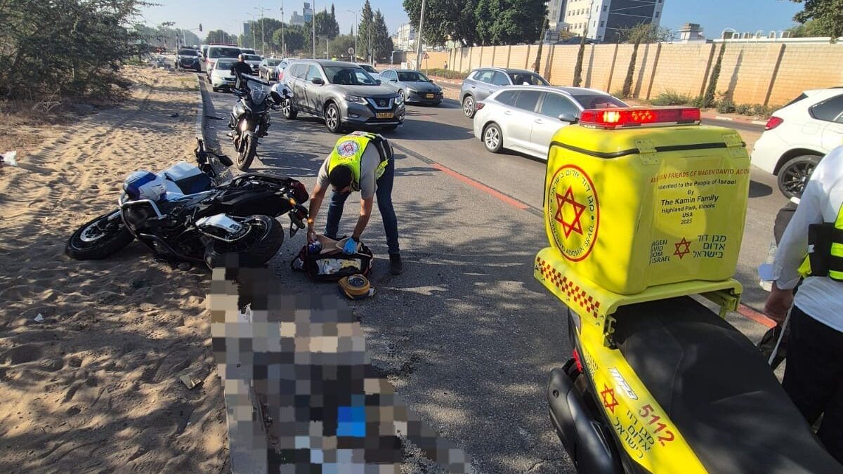 זירת התאונה בשדרות משה סנה. צילום: הצלה דרום